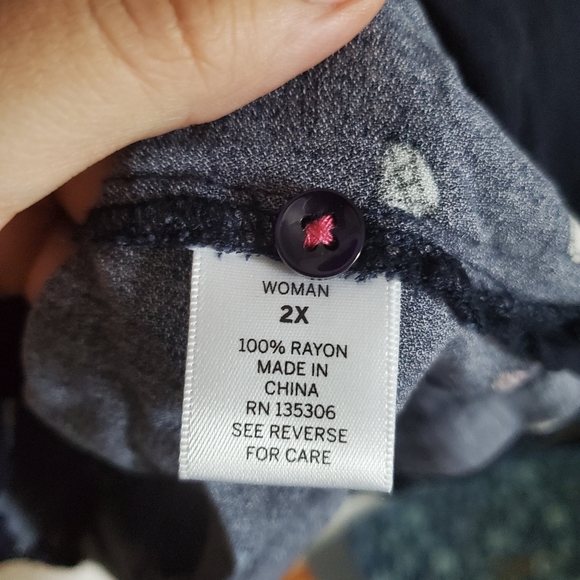 Patterned Navy Blouse - Picture 5 of 6